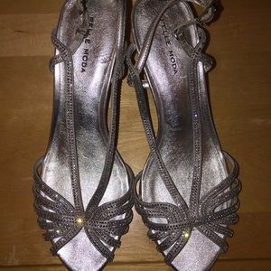 SILVER GLITTERY HEELS